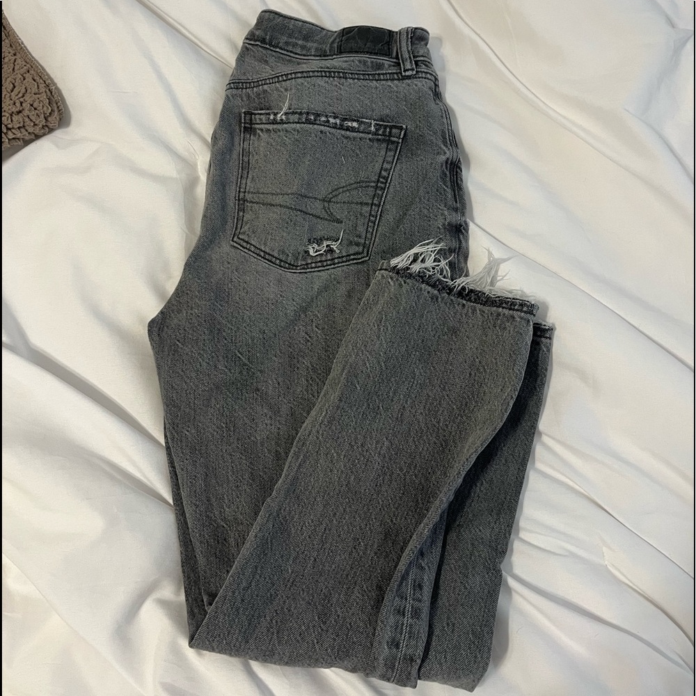gray/black american eagle ripped mom jeans !